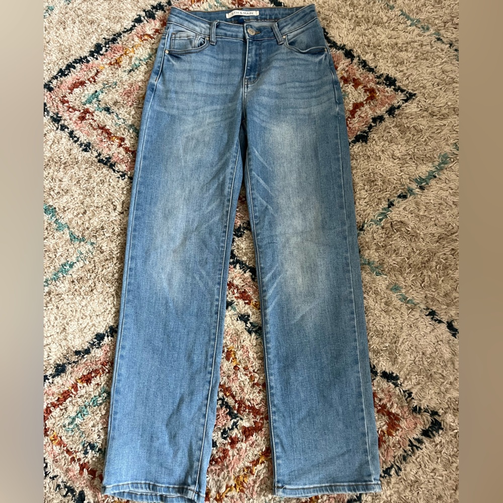 Woman’s 9th and Main Blue Jeans